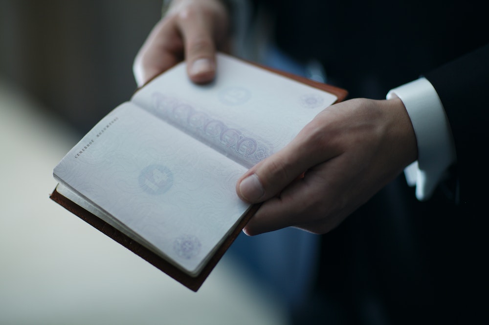 Processus de demande de naturalisation en droit européen : comprendre les étapes clés