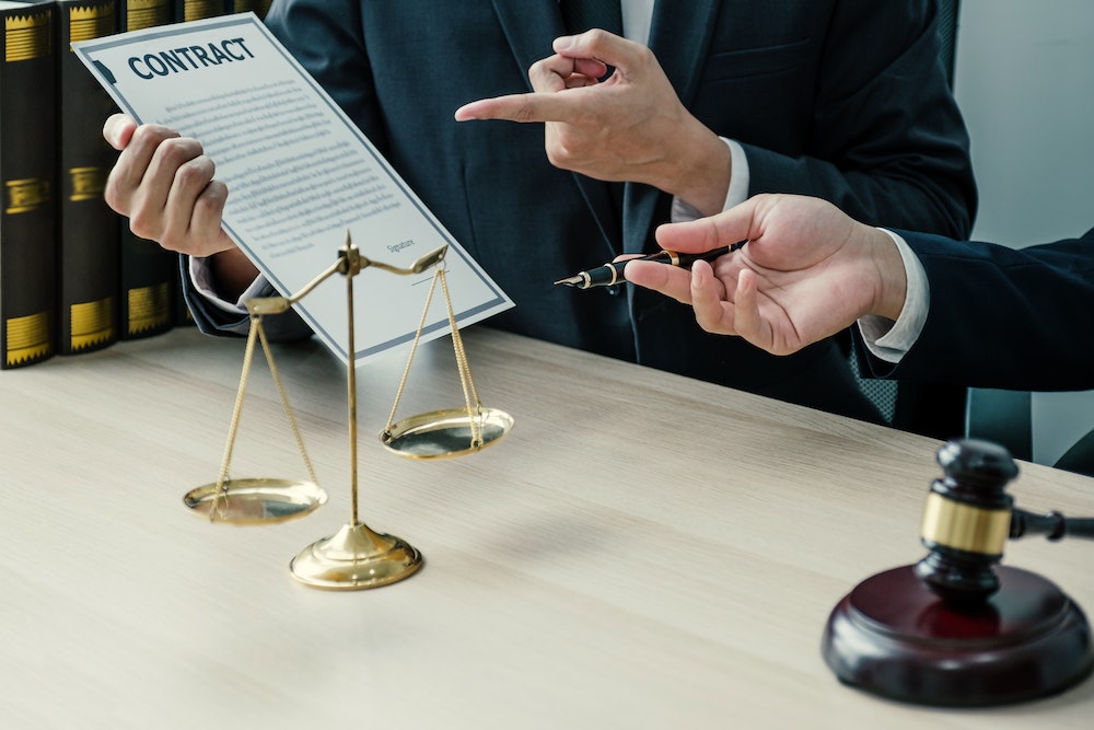 Les aspects juridiques de la reprise d'entreprise: guide pour les entrepreneurs