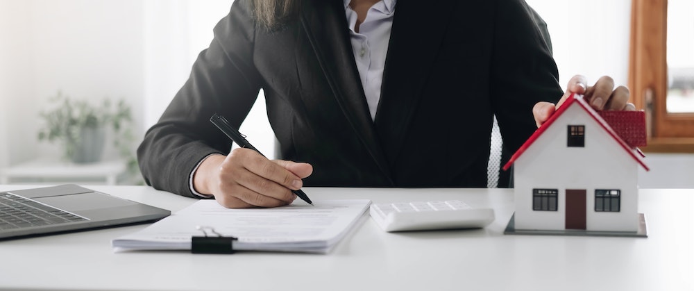 Comprendre la loi Hoguet et son impact sur l'estimation immobilière